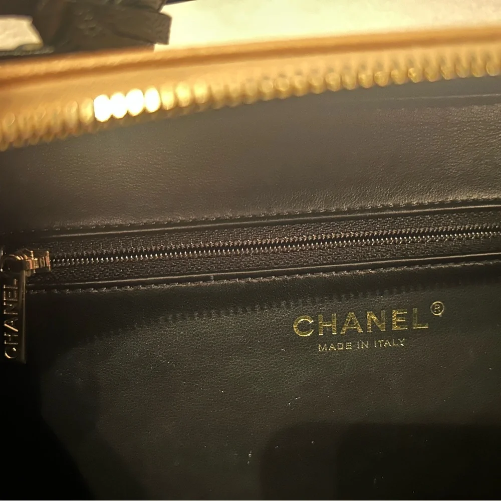 CHANEL Large Filigree Tan and Black Quilted Caviar Women's Bag - Picture 10 of 11